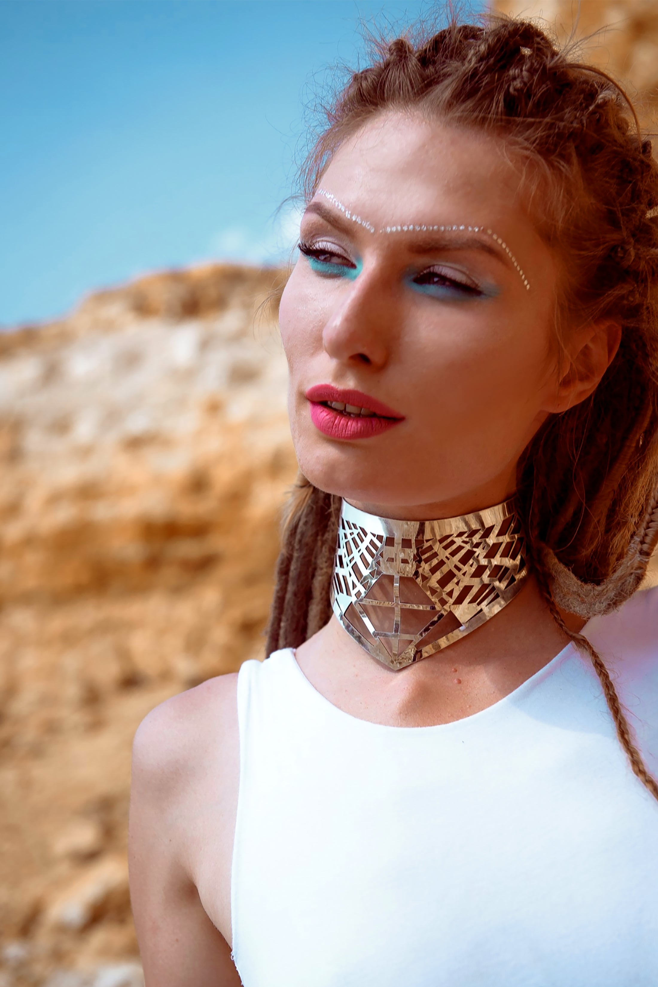 Carved choker